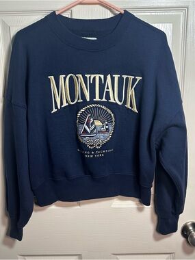 Women’s SOLD OUT Abercrombie & Fitch Navy Montauk Embroidered Crewneck, Small
